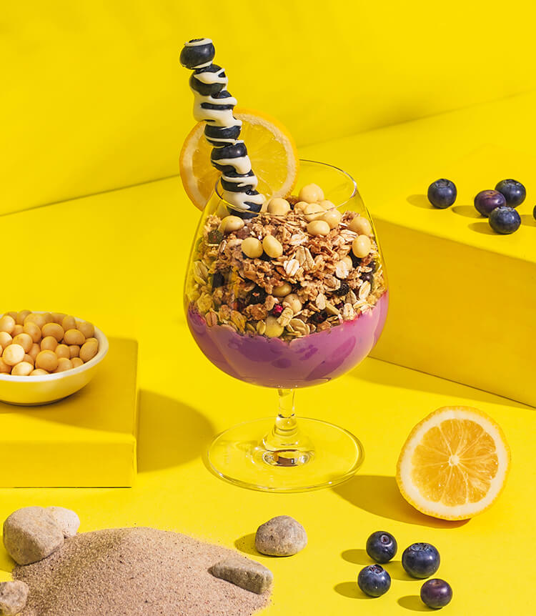 Blueberry Lemon Cake Muesli im Cocktail Glas 